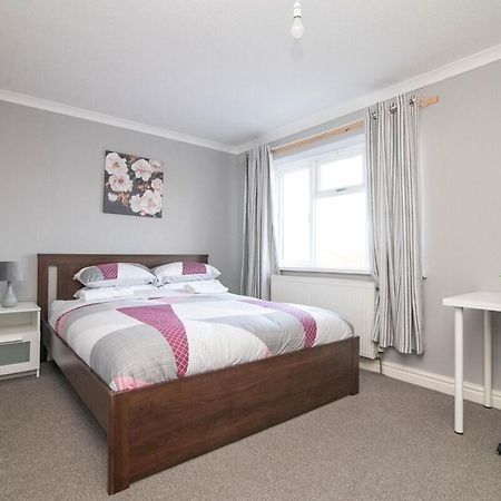 Spacious Two Bed House With Parking And Garden Dudley Exterior foto