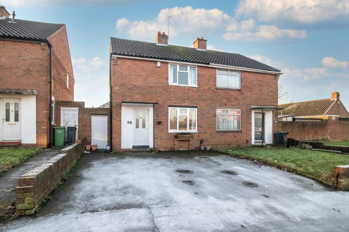Spacious Two Bed House With Parking And Garden Dudley Quarto foto