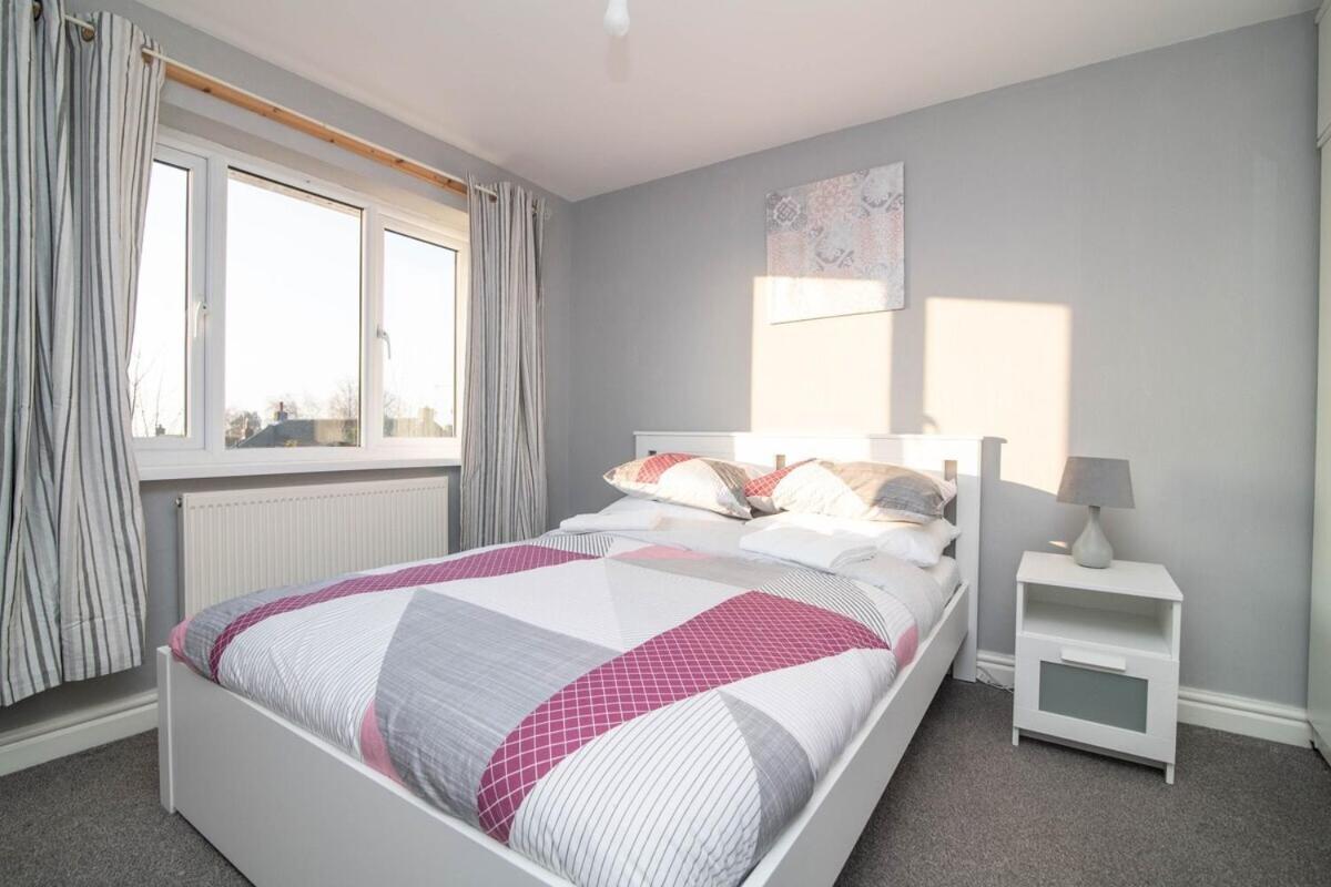 Spacious Two Bed House With Parking And Garden Dudley Exterior foto